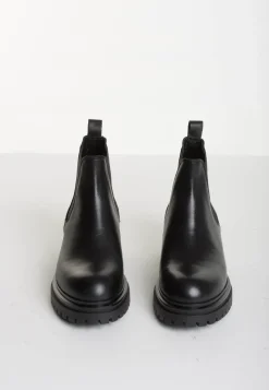 Bukela Maiharit, Nilkkurit Ja Saappaat|Kaikki Kengät><noscript><img width=