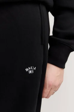 Makia Collegehousut|Kaikki Housut Ja Farkut><noscript><img width=