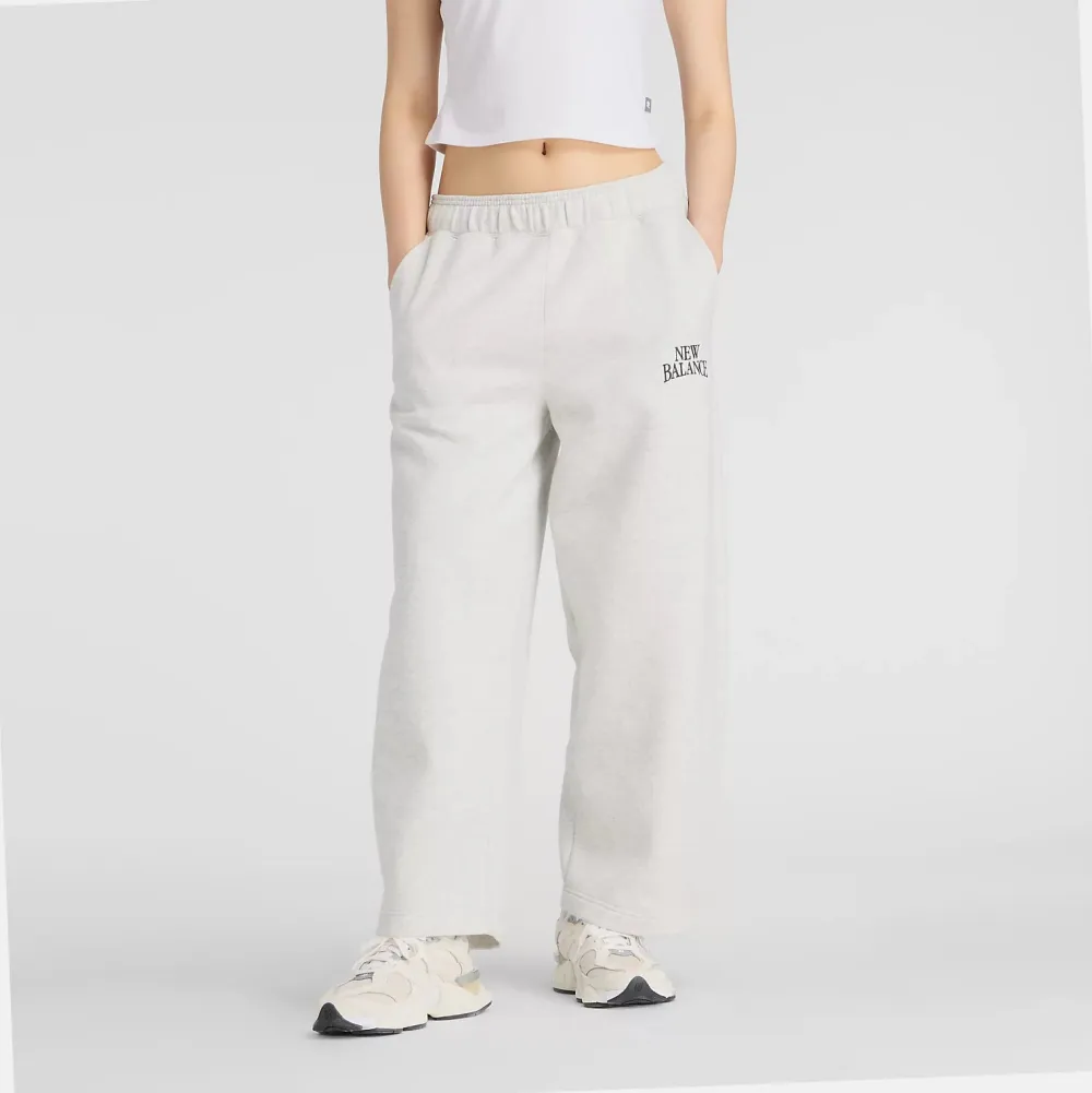 New Balance Collegehousut|Kaikki Housut Ja Farkut>naisten collegehousut Linear Heritage Fleece Barrel Pant, vaaleanharmaa