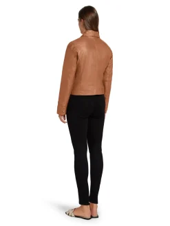 Saki Kevättakit|Nahkatakit><noscript><img width=