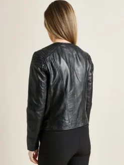 Saki Kevättakit|Nahkatakit><noscript><img width=