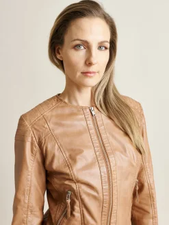 Saki Kevättakit|Nahkatakit><noscript><img width=