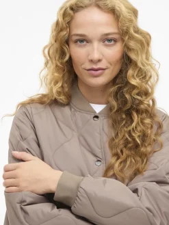 Vila Kevättakit|Tikkitakit><noscript><img width=